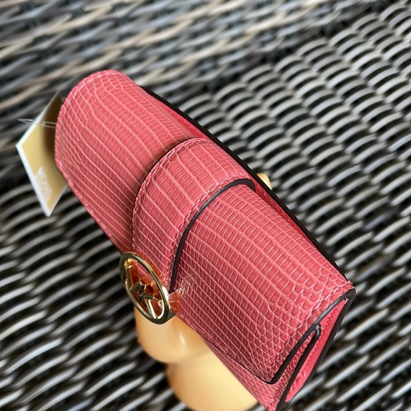 MICHAEL KORS CARMEN MEDIUM FLAP LOGO BIFOLD WALLET GRAPEFRUIT - Picture 13 of 16